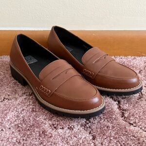{Dolce Vita}-Size:6-Carley Classic Brown Loafers for Women